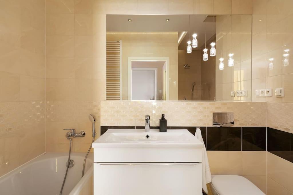 Appartement Chic Et Moderne พอซนาน ภายนอก รูปภาพ